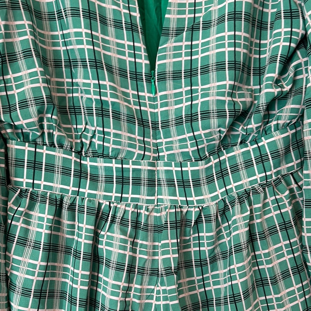 Gorgeous lined Lumiere Green and White Long Sleeve Jumpsuit - Christmas holiday - Picture 7 of 10